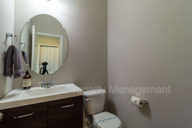 Photo - 1708 NE Pioneer Ln