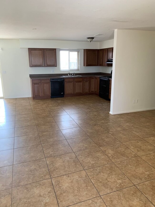 Photo - 4 Bed 2.5 Bath Home in Winslow