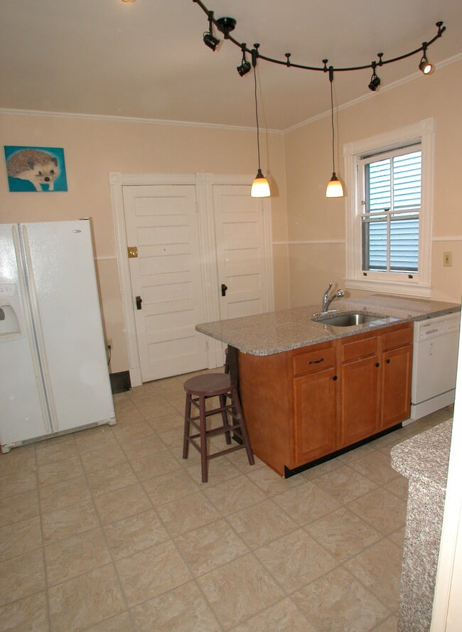 Building Photo - 449 Hamilton St Unit A Rental