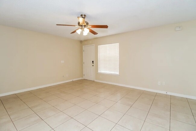 Building Photo - 9857 Red Clover Ave