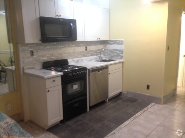 Building Photo - 8817 S Thomas Dr Unit 820 Rental