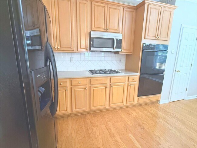 12442 Waterside Dr