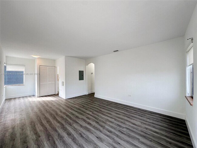 Photo - 1920 Biarritz Dr Unit 4