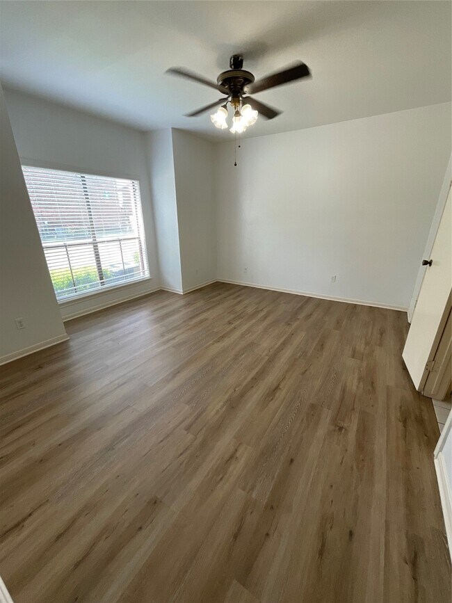 Photo - 3100 Walnut Bend Ln Unidad 113