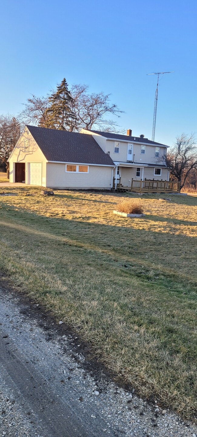 Building Photo - 9333 Skyline Dr