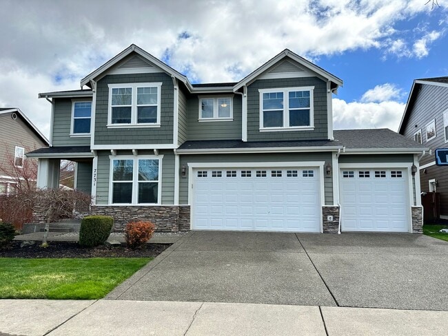 Building Photo - 7731 McKinley Loop NE