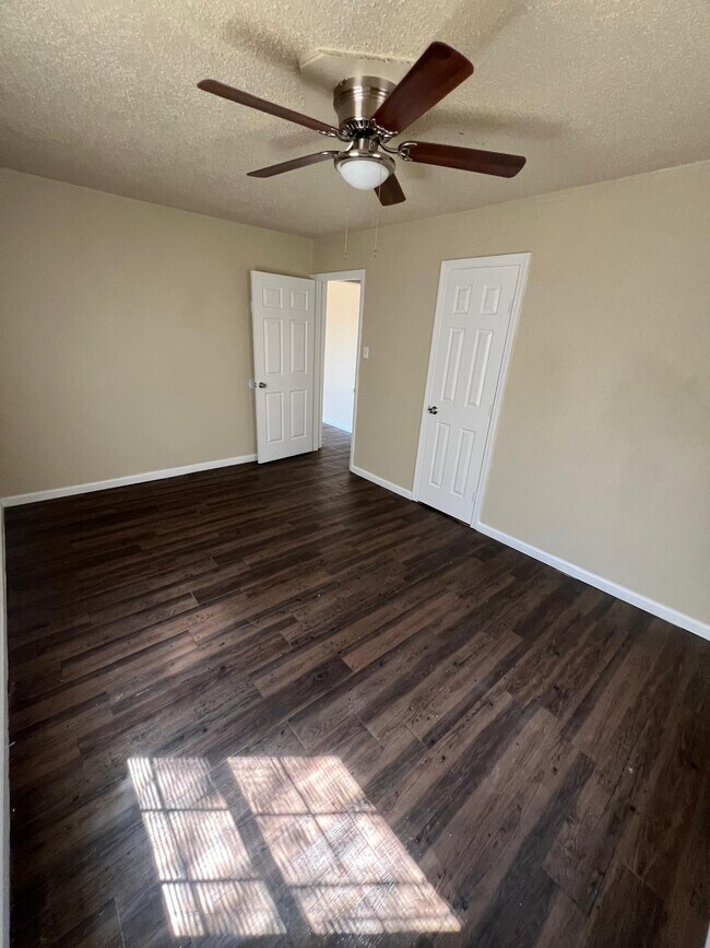 Photo - 2804 Cornell St