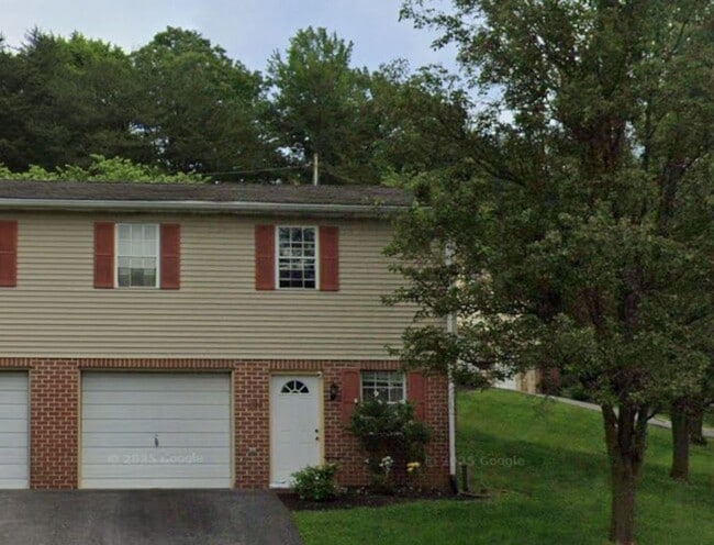 Building Photo - Coming Soon! Beautiful 3 Bed / 1.5 Bath in Dallastown School District!