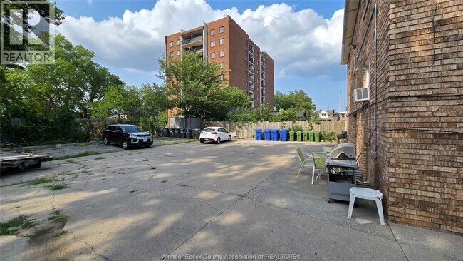 Photo - 3254 Millen St