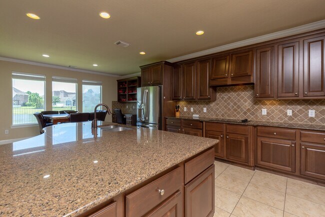 Photo - 162 W Hullwood Ct