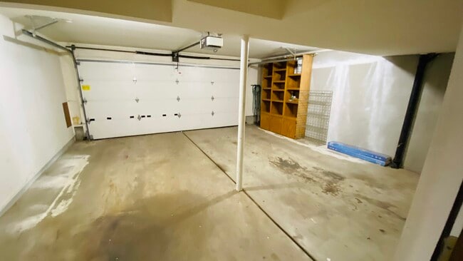 Building Photo - 7567 S 2160 E Rental