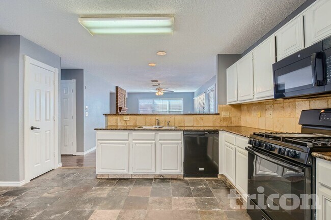 Photo - 1417 Baker Dr