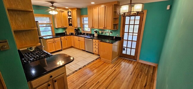 Photo - 3046 McKinley St NE