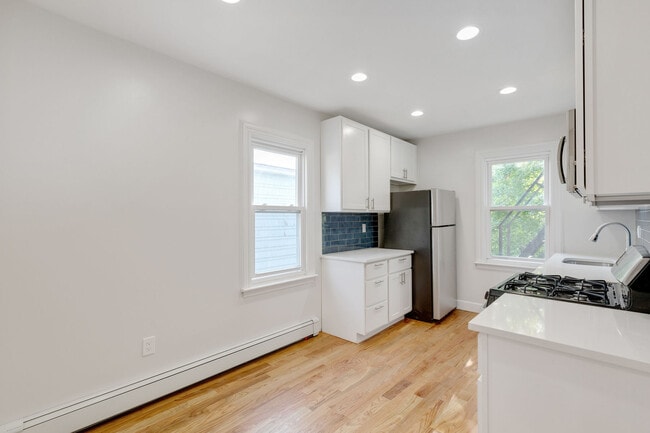 Photo - 161 Ashland Ave Unit 2