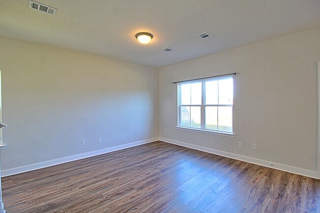 Photo - 106 Centennial Ct