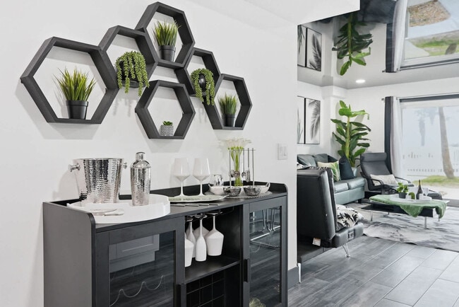 Photo - 8743 Thomas Dr Unidad SI ID1354896P