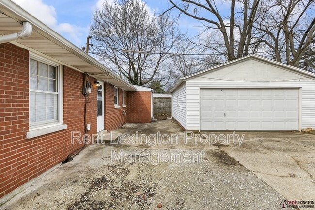 Photo - 203 Loch Lomond Dr