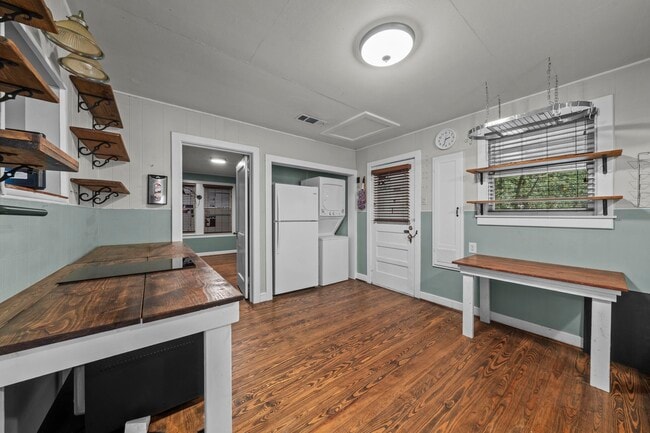 Photo - 700 W 5th St