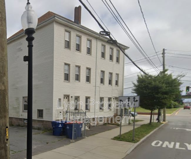Building Photo - 92-94 Ashley Blvd Unit 3N Rental