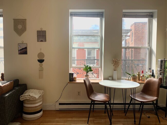 Building Photo - 50 Charlesgate E Rental