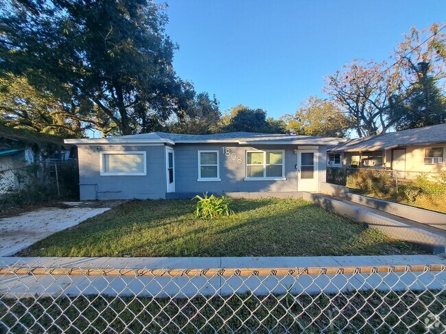 Building Photo - Recently Renovated 3BR/1BA Home!