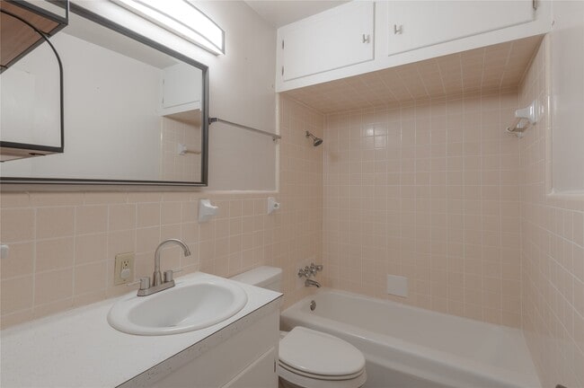 525 12th St Unit 8
