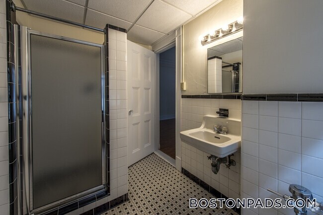 Building Photo - 62 Boylston St Unit 210 Rental