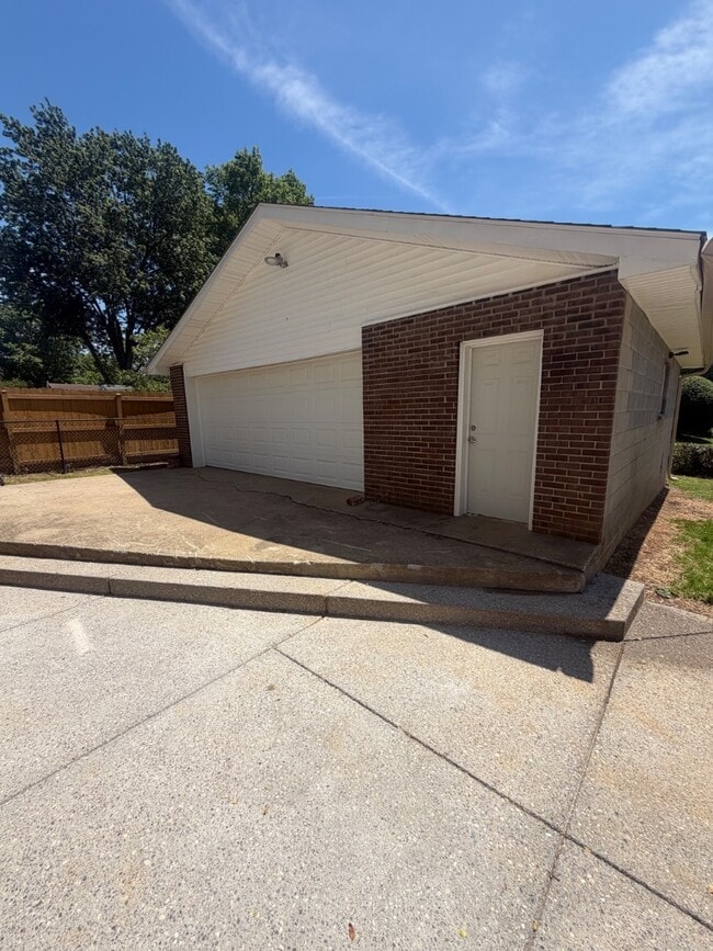 Photo - 6813 Wunderly Ct