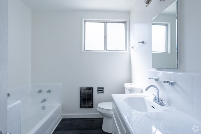 1BR, 1BA - 691SF Bathroom