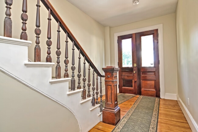 Building Photo - 40 Avon St Unit 2