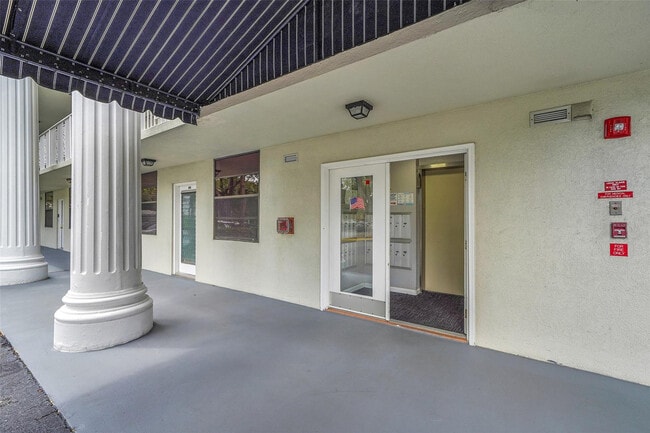 Photo - 1713 Whitehall Dr Unit 103