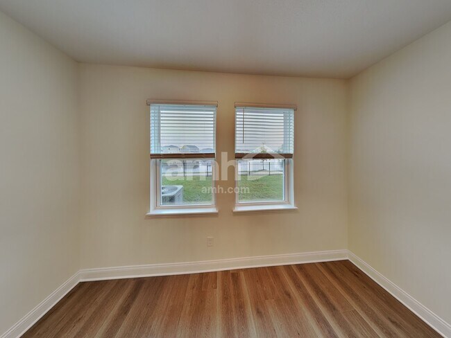 Photo - 5709 Oesterle Rd