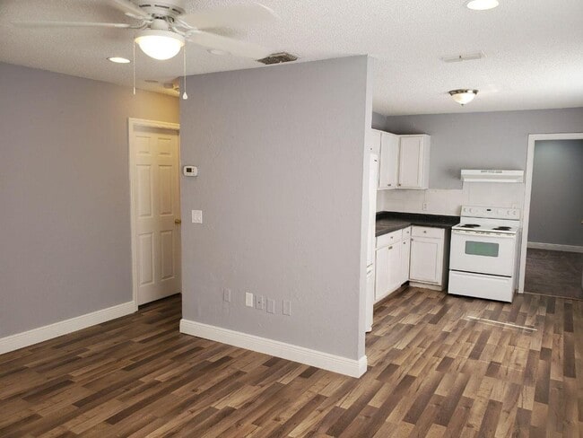 Building Photo - 3/2 Duplex in Bradenton