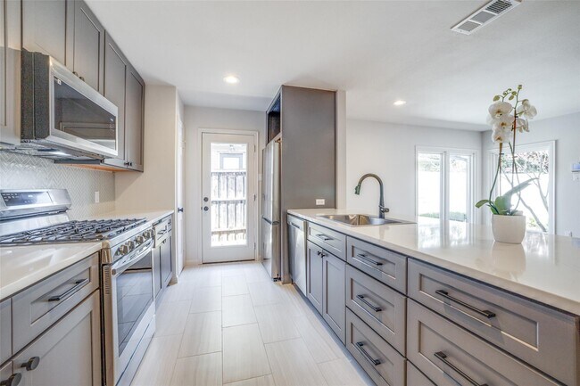 Photo - 3513 Northwest Pkwy