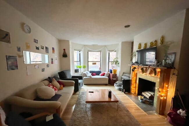 Photo - 95 Gainsborough St Unidad 101