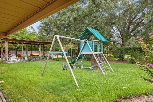 Building Photo - 7648 Broadview Dr Unit 105