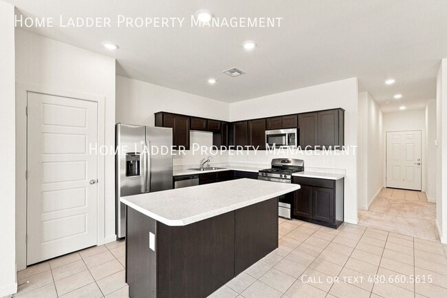 2528 N Coolidge Ave