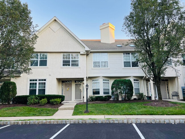 Building Photo - 305 Dresher Woods Dr Unit 305