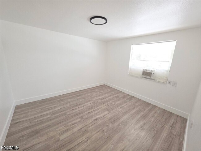Building Photo - 420 Fairfax Dr