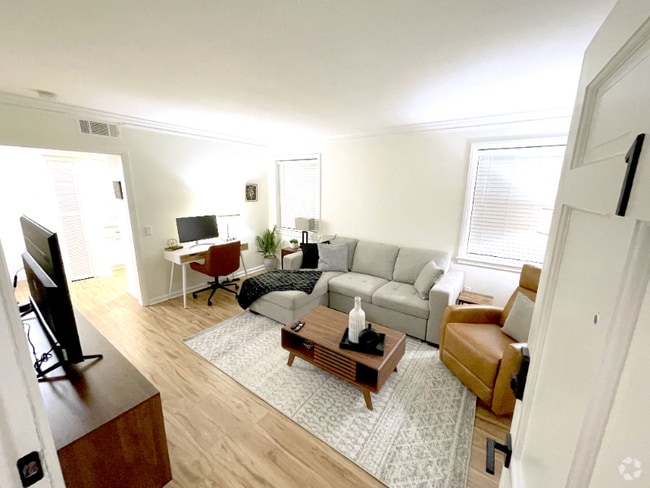 Building Photo - 6 W 51st St Rental
