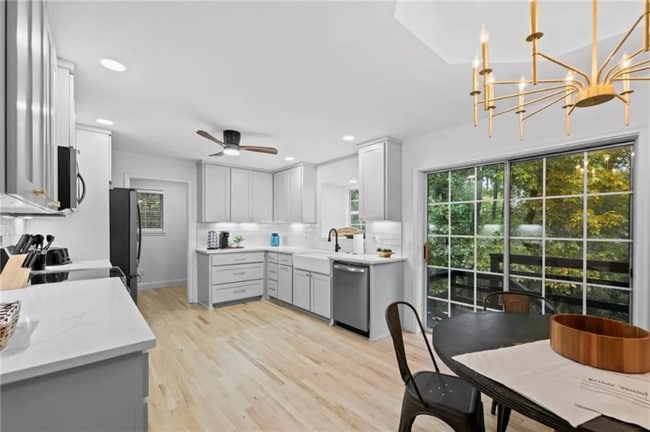 Photo - 5 Dunvegan Ln