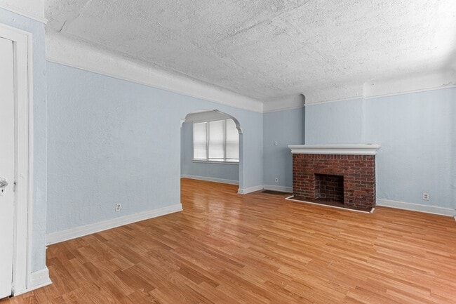 Photo - 14814 Sussex St