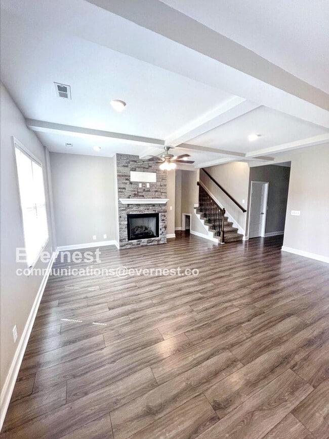 Photo - 635 Alvin Rd