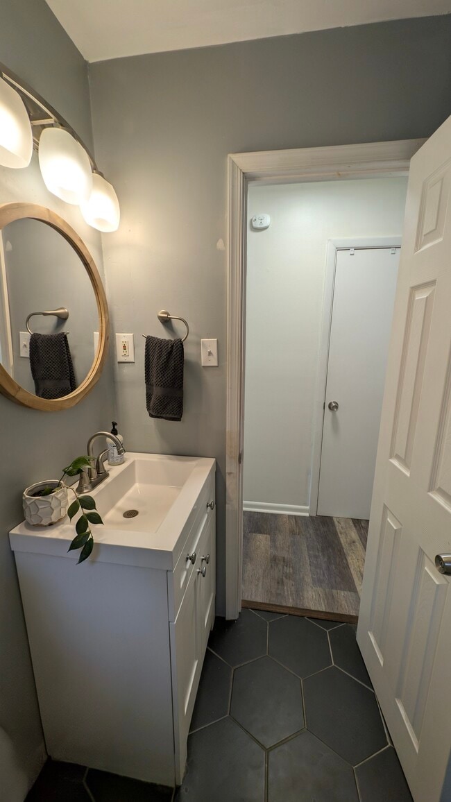 Photo - 7038 Valley Ave