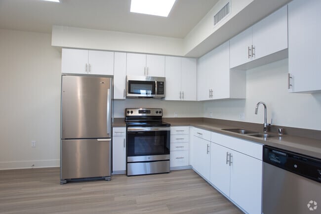 1BR, 1BA-667 SF