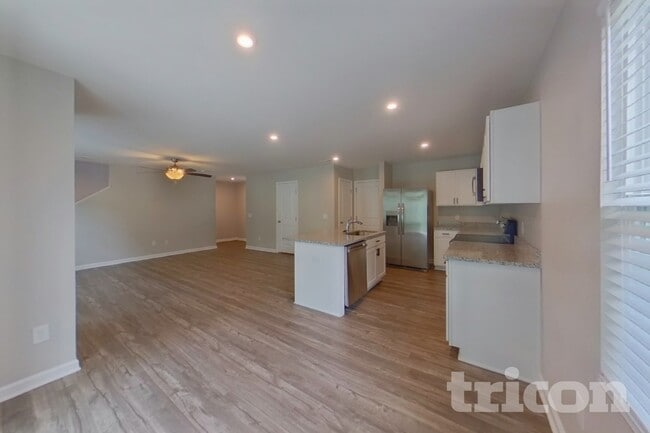 Photo - 886 Purcell Dr