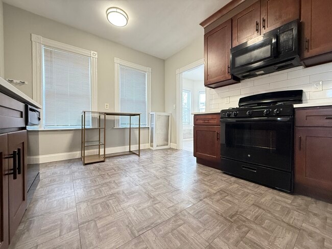 Photo - 58 Antwerp St Unit 1