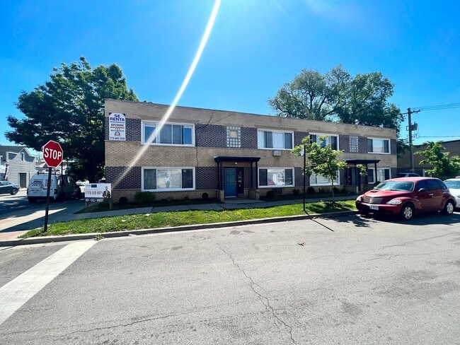 Building Photo - 2657 W 47th St Rental