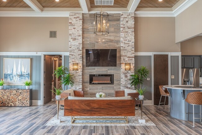 Photo - Lakeland Grand