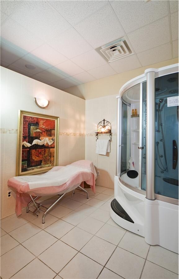 Photo - 647 Grand St